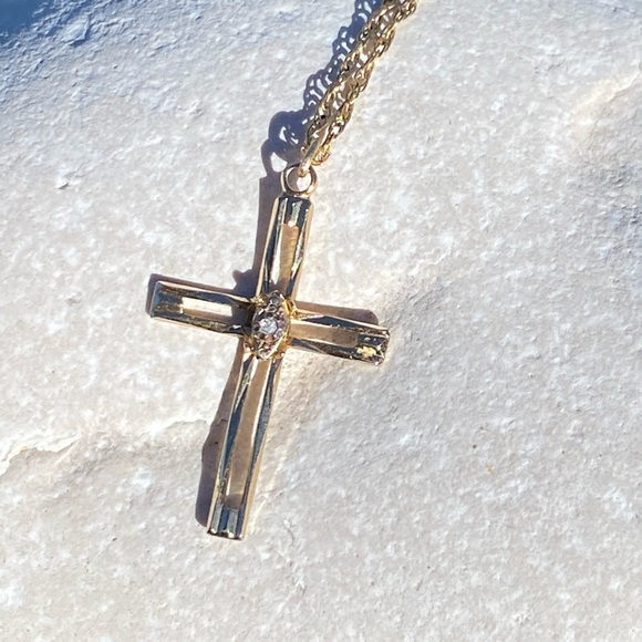 14k Gold Filled Cross necklace w/ genuine Diamond accent - Picture 8 of 10